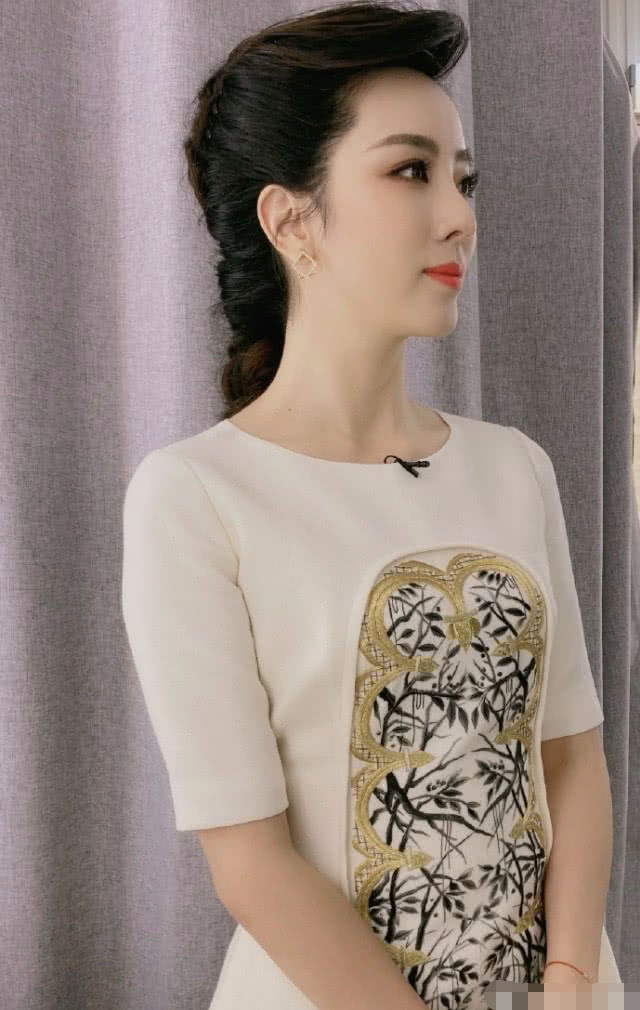 央视五四晚会节目单曝光,33岁李思思春晚后首复出,近照状态好