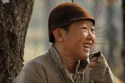 他从出道以来就一直饰演了15年孩子角色,如今还取了个娇妻