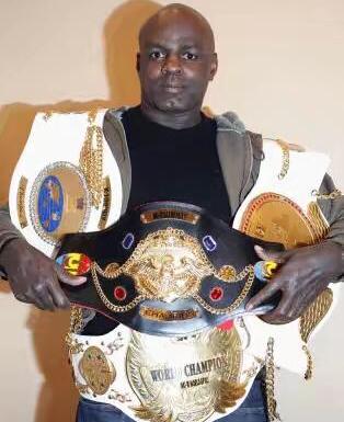 中国搏击专家:荷兰拳王夺冠次数超越播求,却被格斗外行ko|荷兰|胡斯特