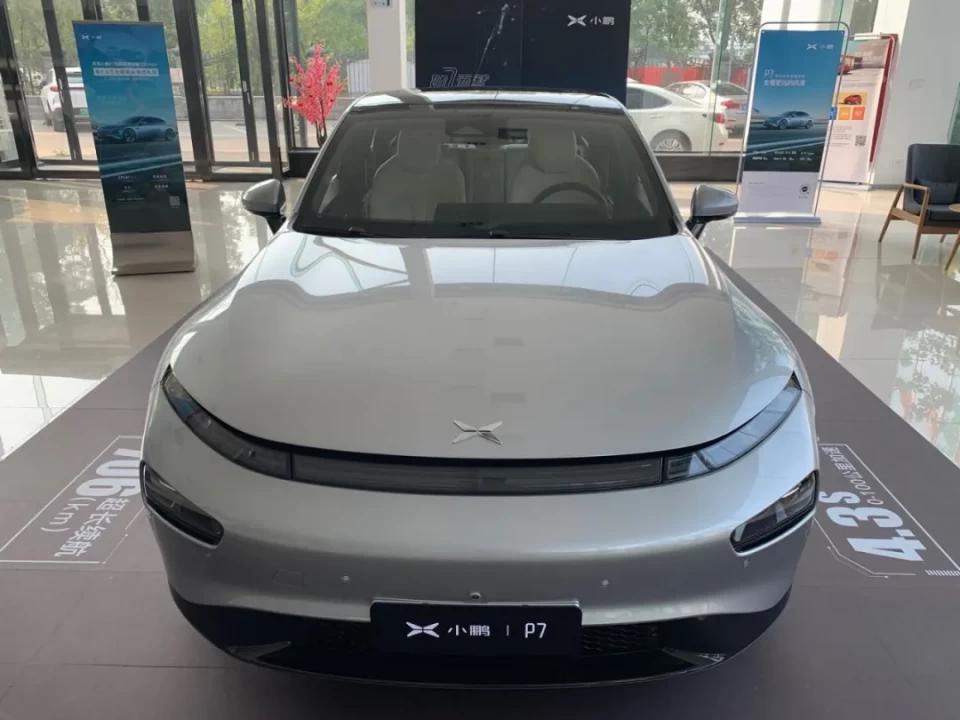 小鹏p7到店实拍-新浪汽车