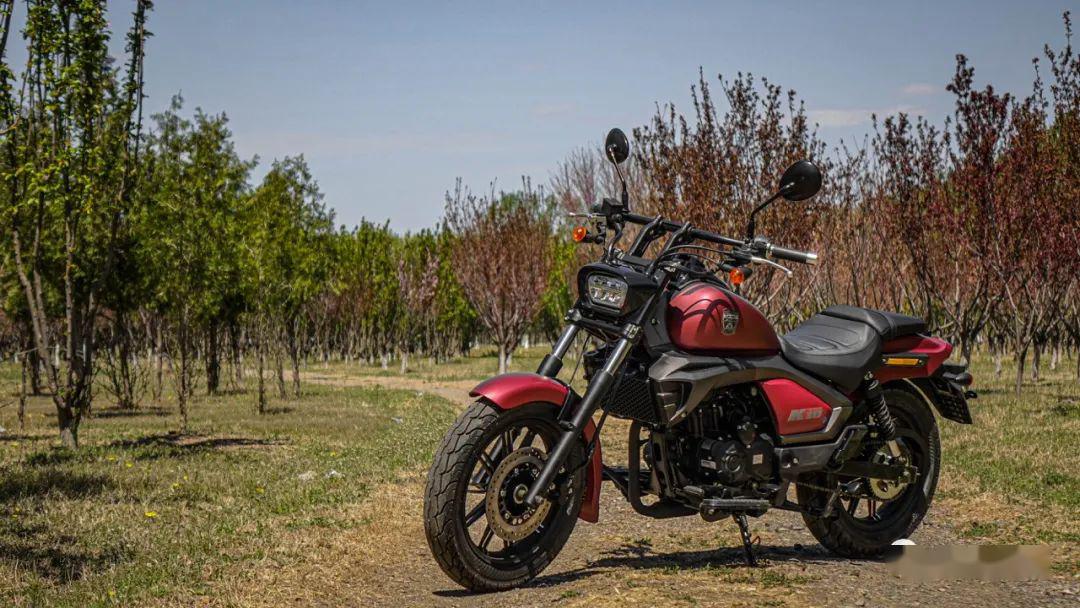 力帆v16在国产美式巡航市场大获成功之后,力帆摩托于今年三月又推出