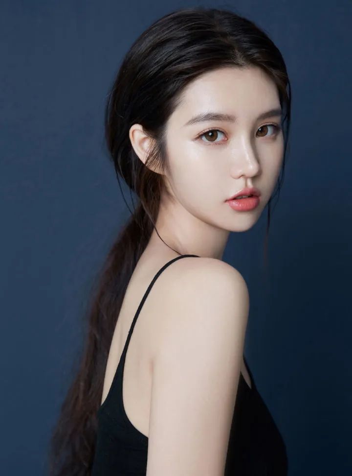 人像写真实用拍照技巧,这11个拍照姿势,人像摄影师都在用