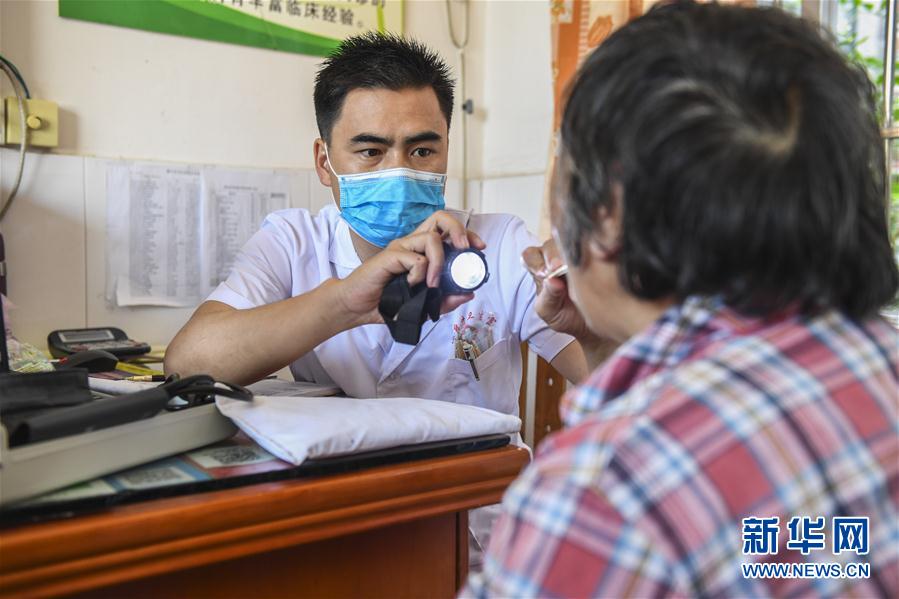 "80后"村医李志辉:回乡行医守护群众健康