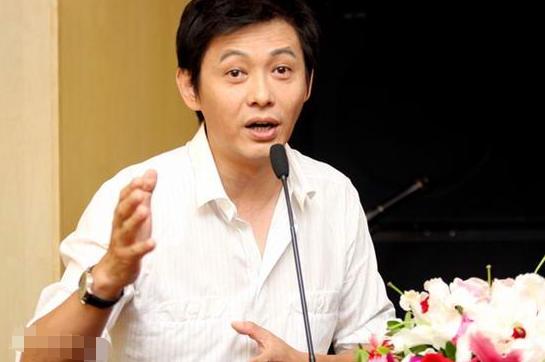 说是红极一时的顶流主播也毫不夸张,在大家的梦中情人是赵忠祥之前