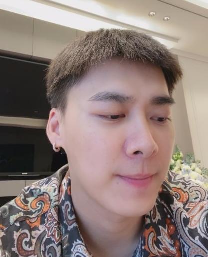 看李易峰素颜下的样子,确实够任性