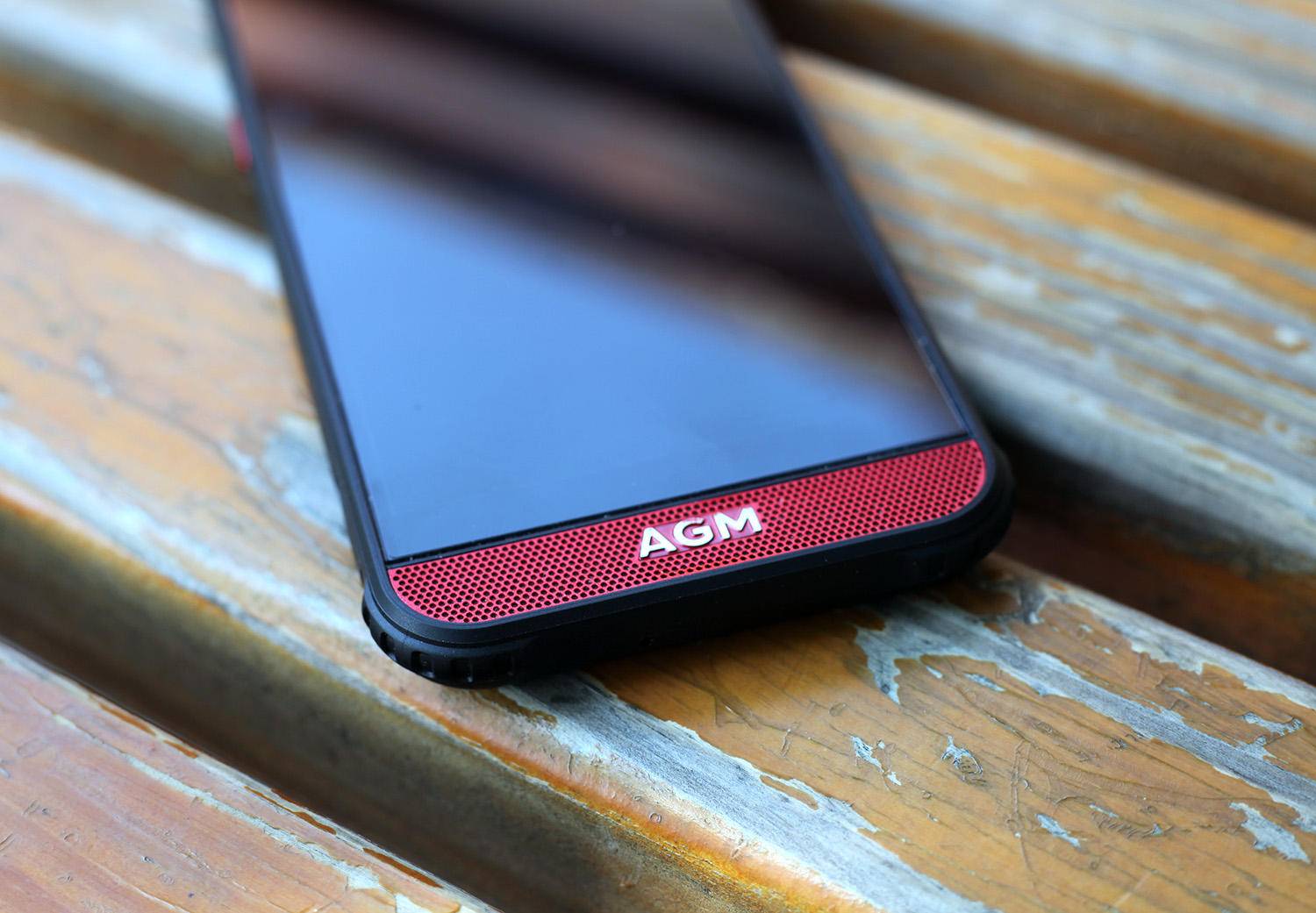 爸妈容易摔手机?遇到三防的agm就不怕被"终结"了