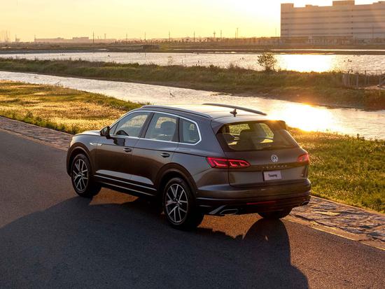 这价格都赶超宝马x5了!大众途锐3.0t新车型上市,售价71.88万