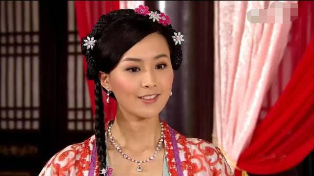 《风中奇缘》,刘诗诗饰演的是女主角莘月,陈法拉出演的是女二号秦湘