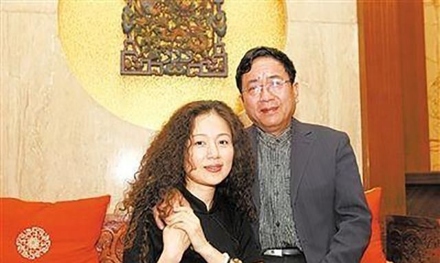 李红为照顾病重余秋雨异地打工月留40元