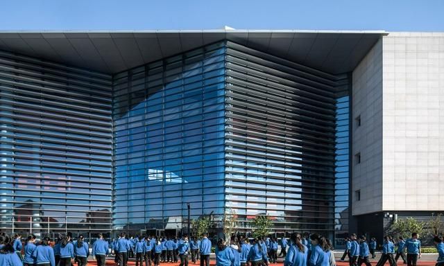 天津泰达第一中学