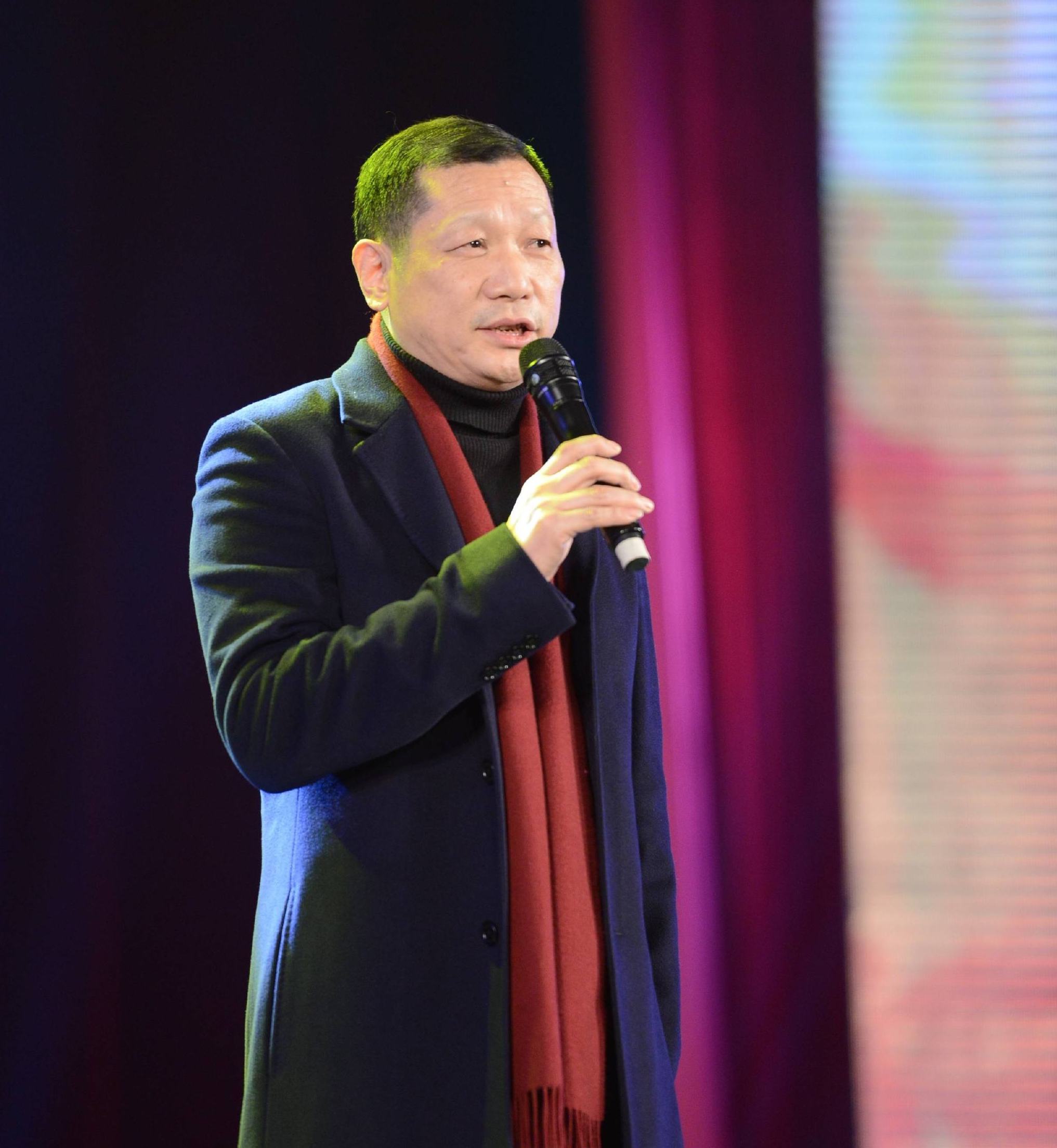 海澜之家利润暴跌近八成面对质疑创始人为何选择怒怼