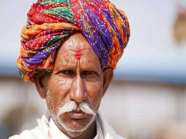 世界上男人最"臭美"的国家,每天包五颜六色的头巾