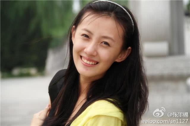 她在剧里面饰演的是最终收获幸福的问题少女杨晓彤,也在拍摄这部电视