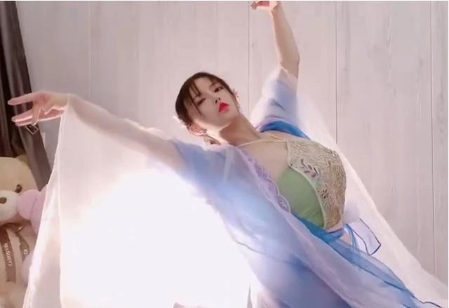 古阿扎为何能成为万人迷看到她跳舞的一瞬间观众我恋爱了