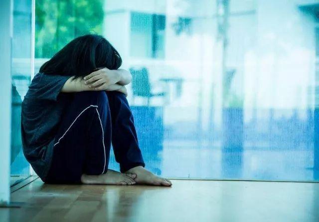 "古风,我孩子上初中了,这几天一直打电话哭哭滴滴要回家,说她不想活了