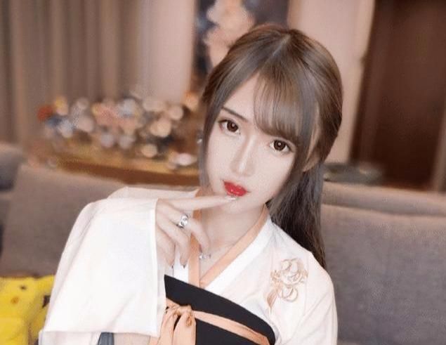 腐团儿一改风格cos尼禄,气质这块拿捏得很死,网友:太清纯了!