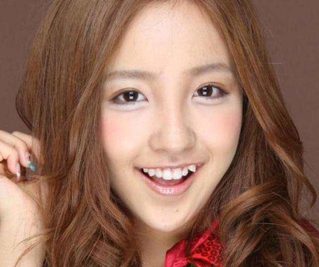 日本女生喜欢留虎牙还要露在嘴唇外边这种审美你接受吗