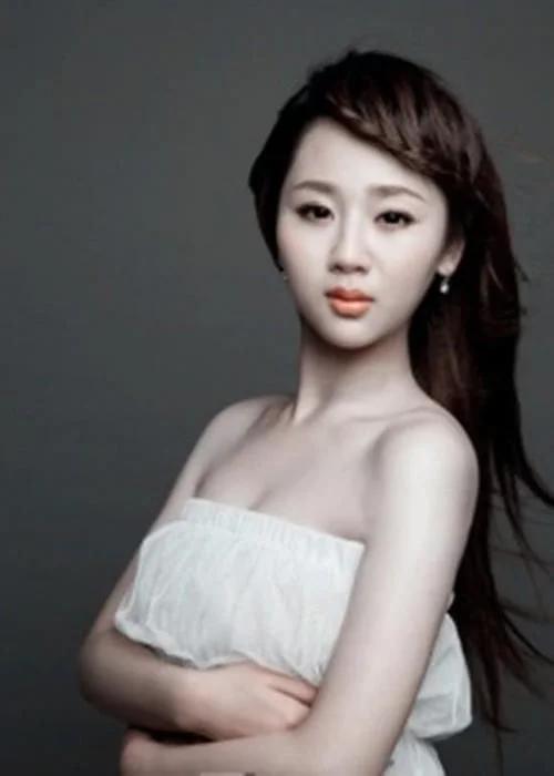 她5岁成名,曾被嘲笑当不成演员,如今27岁却成流量小花榜样