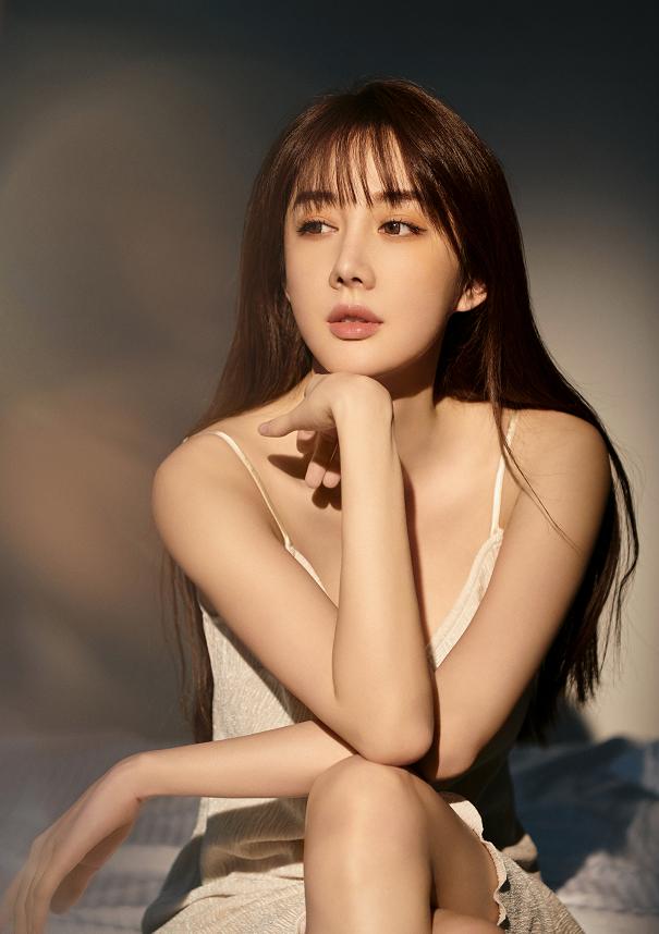 她被称为"烂片女王",出道12年不温不火,27岁就沦为网红|文梦洋|女王