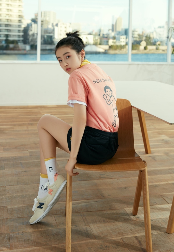 19岁张子枫成代言国际运动品牌,马卡龙系简约甜美,和概念太搭了