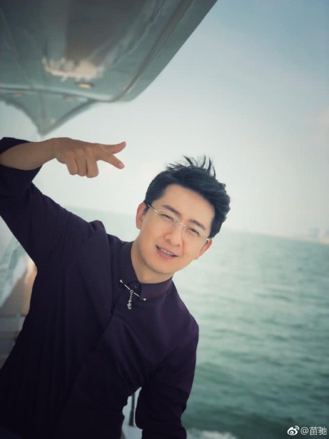 35岁苗驰近照,32岁演完花千骨后就被遗忘,一岁儿子比他还帅