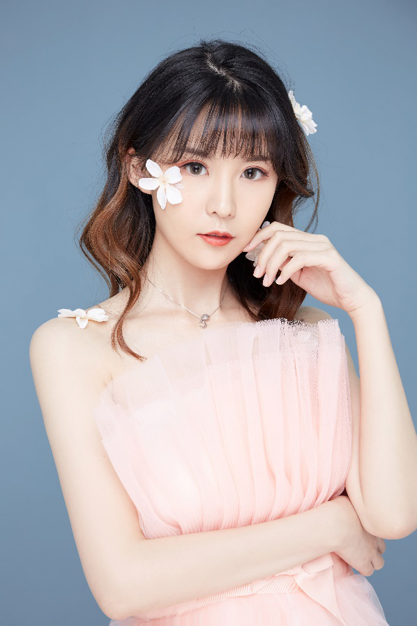 lpl春季赛结束撸友们不寂寞!letme被逼女装?满屏大长腿太顶了