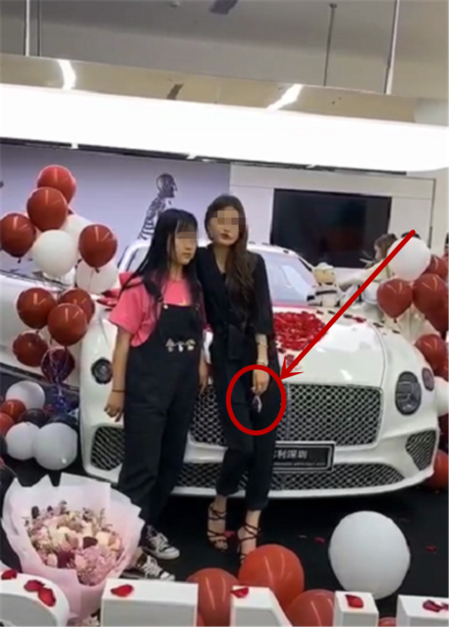 400万宾利被微商喜提,现场布满气球,仪式感十足,实则是套路