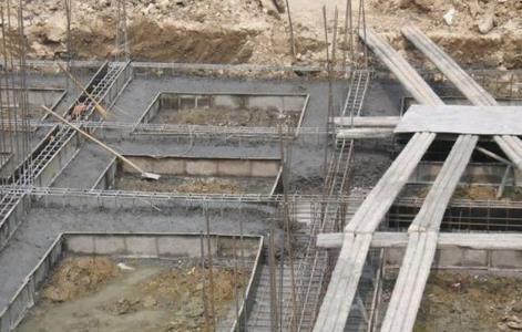 农村自建房地基常用的基础类型包括:独立基础,条形基础,筏板基础.