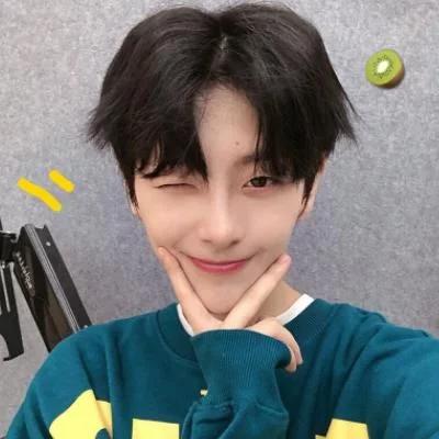 刘梦为参加创造营,特意烫了"大波浪"头发,意外撞脸许佳琪