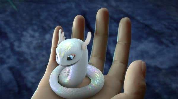 美杜莎女王也就是彩鳞,她利用青莲地心火进化为七彩吞天蟒后灵魂沉睡