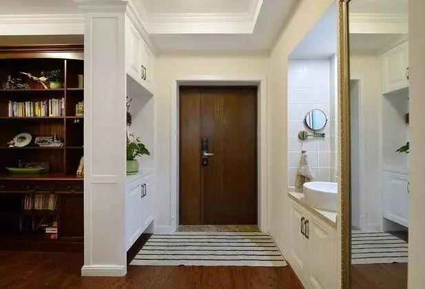 进门玄关,一侧是玄关鞋柜,另一侧是洗手盆,没想到吧.