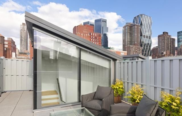 同样是顶层露台,国外都在楼梯口加盖阳光房,遮风挡雨