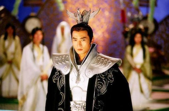 玉皇大帝非常生气,便派遣天兵天将把瑶姬抓了回去,关在了桃山下.