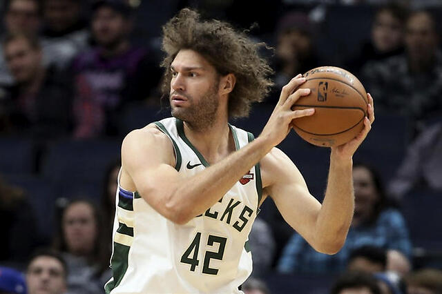 小洛佩斯:对其他队逐步开展训练不担心,相信雄鹿的实力