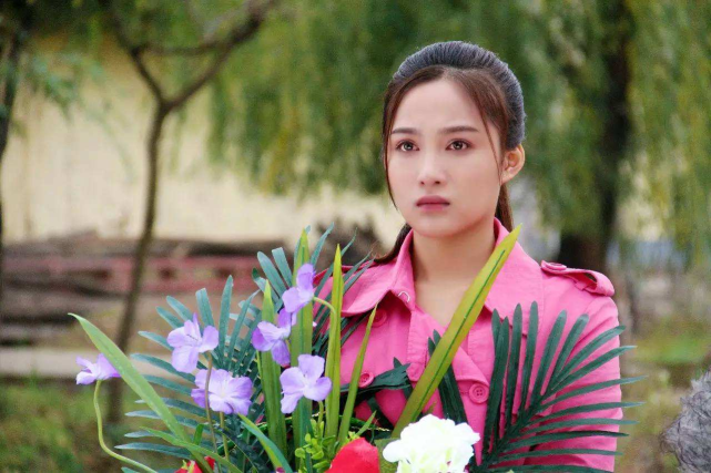 并存的演员,她和宋茜合演过《八月未央》,和王耀庆合演过《爱归来》