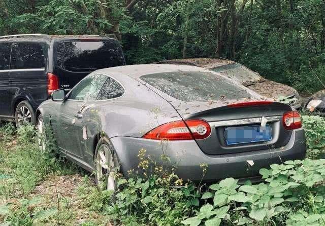 那么多废弃车，为啥不拉到车管所报废？车主：很无奈-新浪汽车