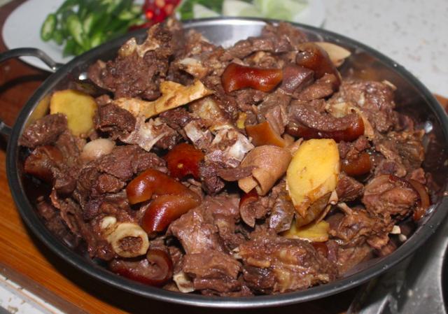 中国吃狗肉的传统:在我们的餐桌上,历来不缺乏狗的身影