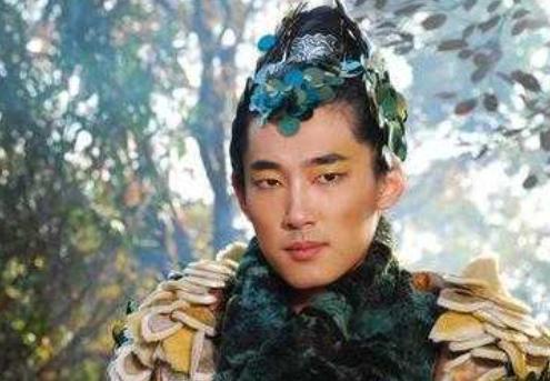 八仙过海11年了,花龙变男神,艳彩逆生长,看到何仙