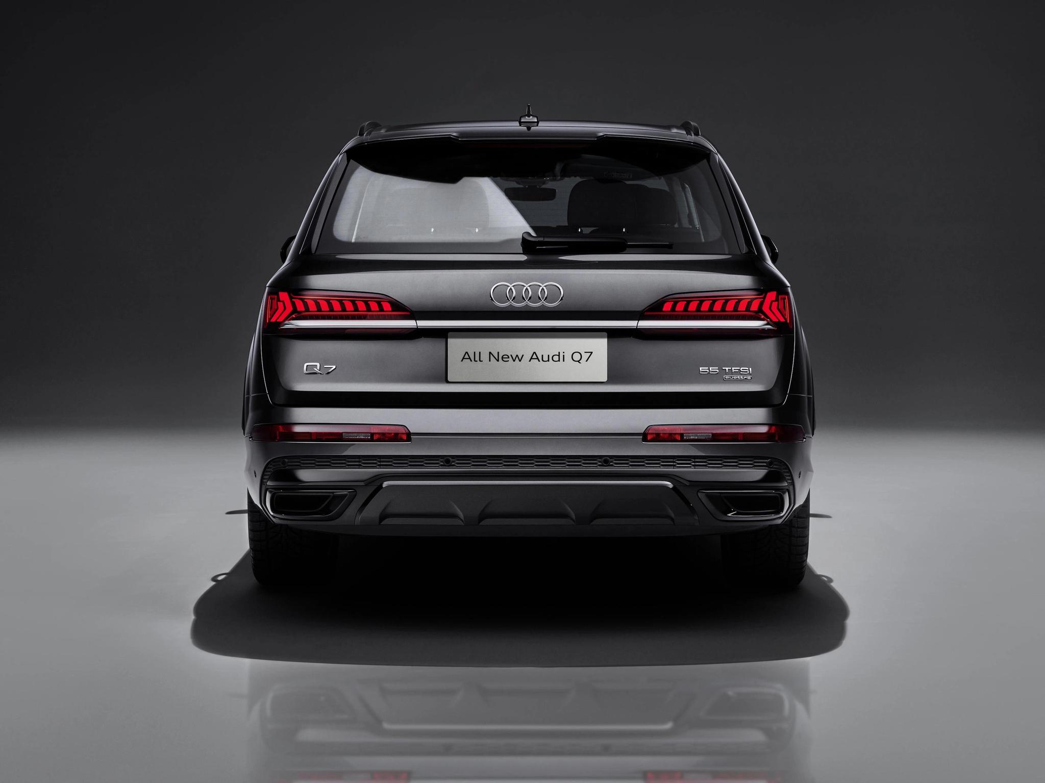 全新奥迪q7可提供8种外饰颜色的选择,除了搭配同色的前后保险杠与门槛