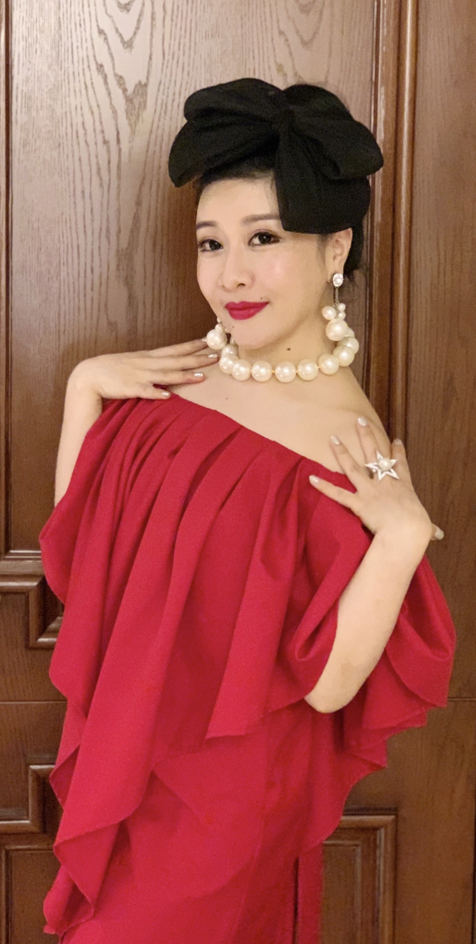 全球华人线上公益音乐会开播 青年歌唱家陈蓓蓓献唱经