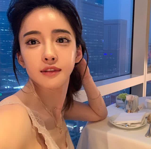 潘南奎失去热度后,模仿明星去名校授课,台下学生置若罔闻