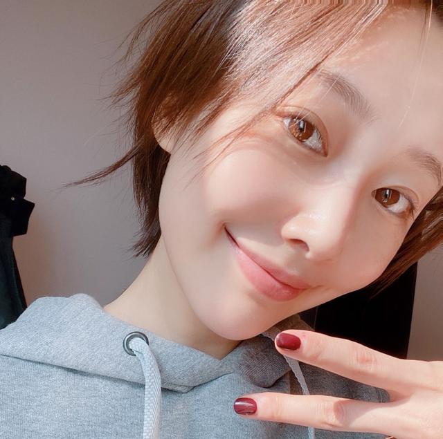 与男子聚餐后一同离开返回住处,举止亲密似恋人|李纯|张小寒|住处