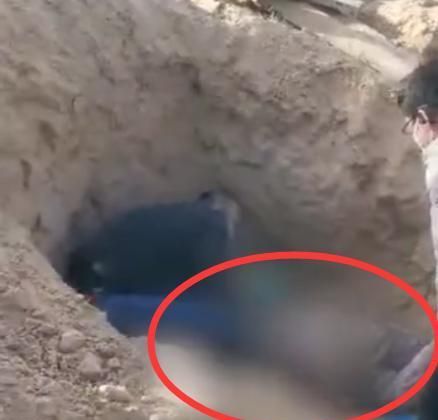 突发!陕西榆林79岁瘫痪母亲遭儿子“活埋”,警方介入救人休闲区蓝鸢梦想 - Www.slyday.coM 突发!陕西榆林79岁瘫痪母亲遭儿子“活埋”,警方介入救人休闲区蓝鸢梦想 - Www.slyday.coM