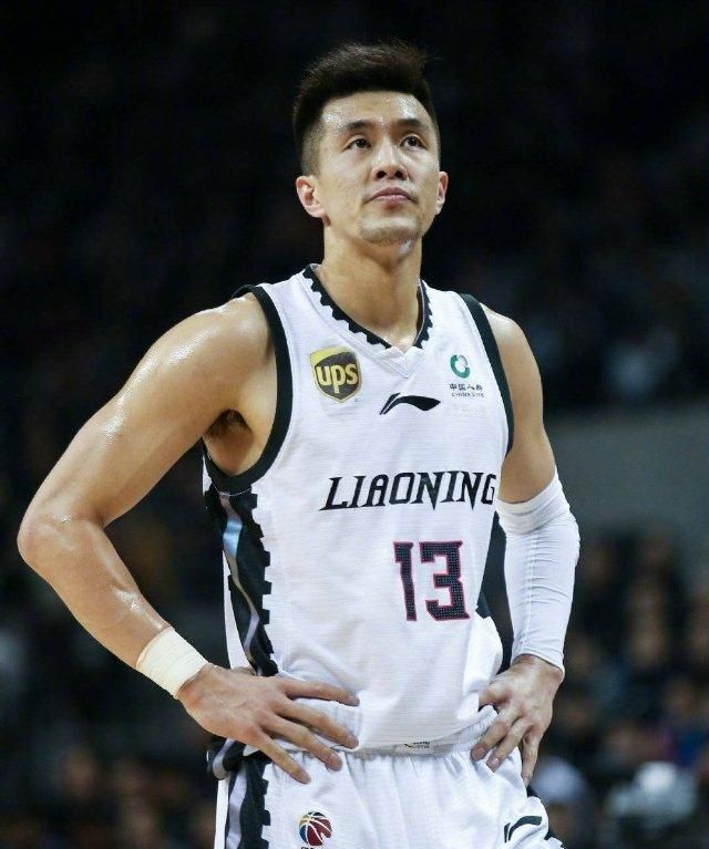 郭艾伦称霸野球场,犯一错误恐遭处罚,郭士强也不管管