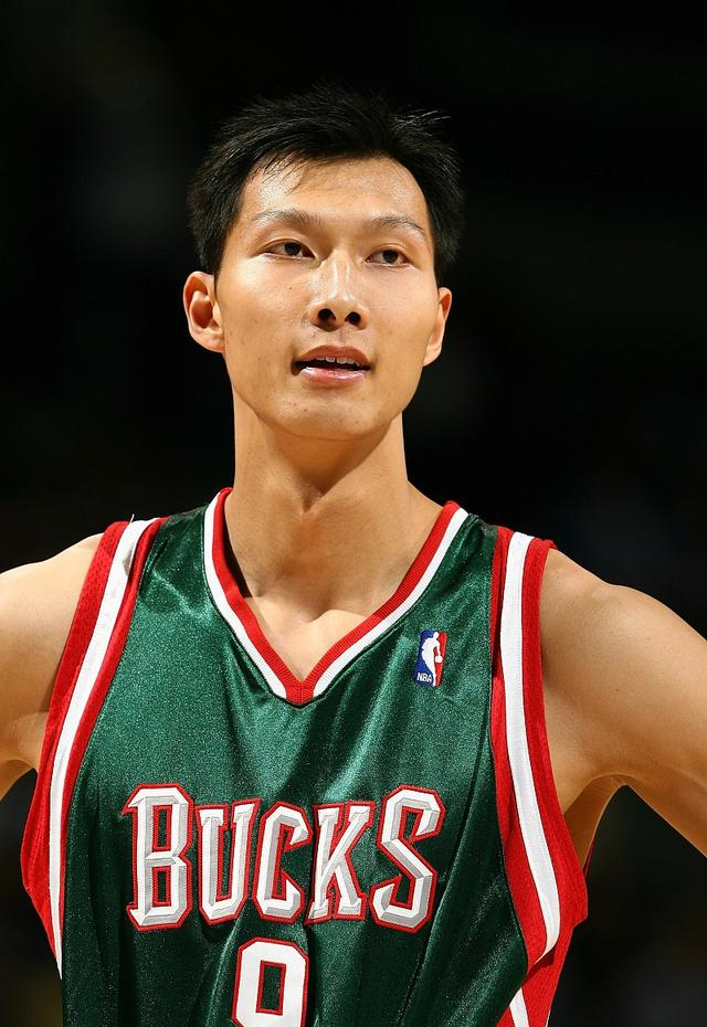 从青涩到成熟,一哥易建联的成长史,见证了中国男篮的顶峰与低谷