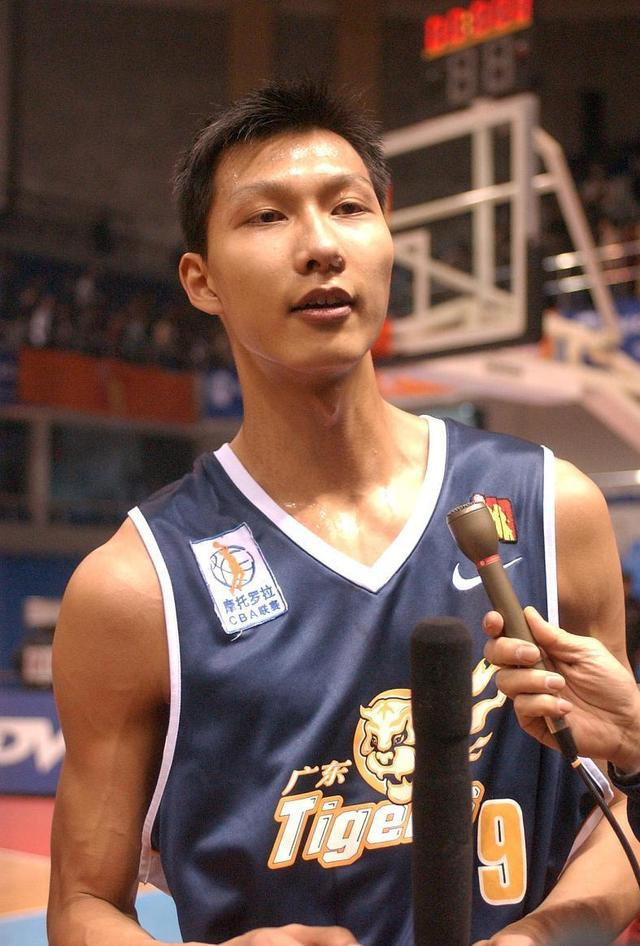 从青涩到成熟,一哥易建联的成长史,见证了中国男篮的顶峰与低谷