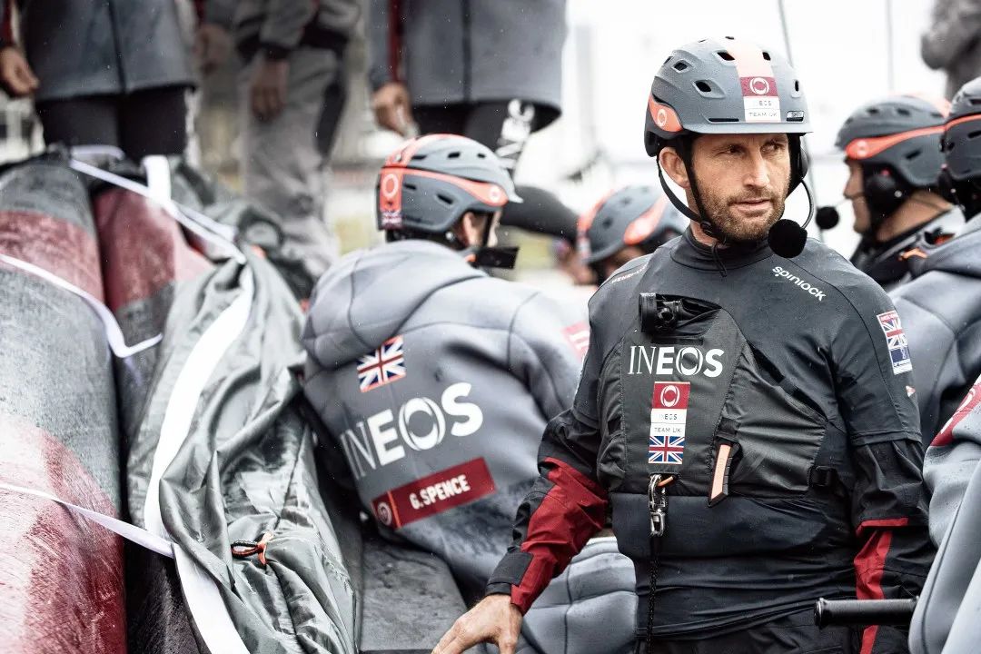 Ben Ainslie 爵士是英国 Ineos 队的舵手 他的眼神中充满了对奖杯的渴望