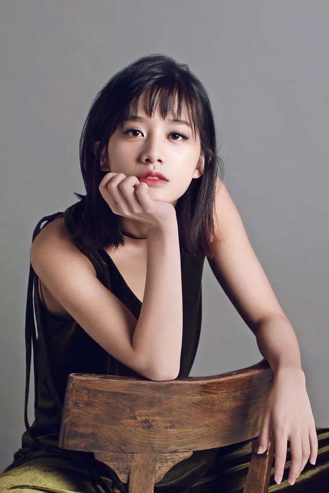 又一名小花浮出水面,还是杨幂旗下的!人气爆棚!