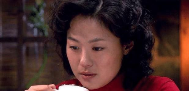 在《金婚》中,沈傲君饰演李天娇.