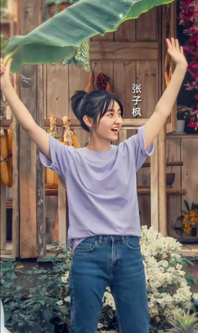 张子枫罕见化妆, 一家四口颜值开创新高